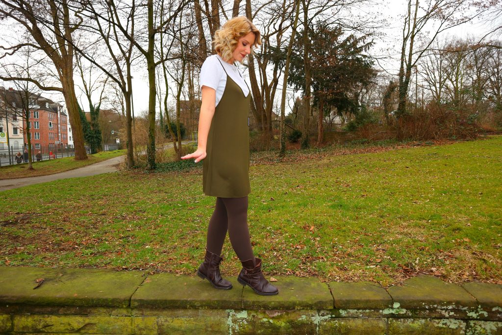Ein Outfit mit Erdtönen