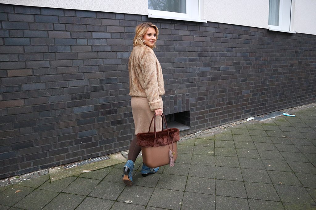 Ein Look in Beige-Tönen